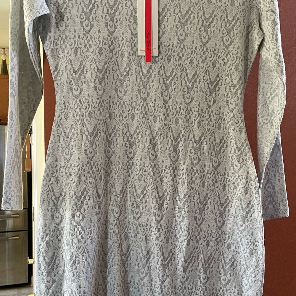 Young Threads New York City long sleeve form fitting dress. Size L gray/silver - Picture 2 of 8